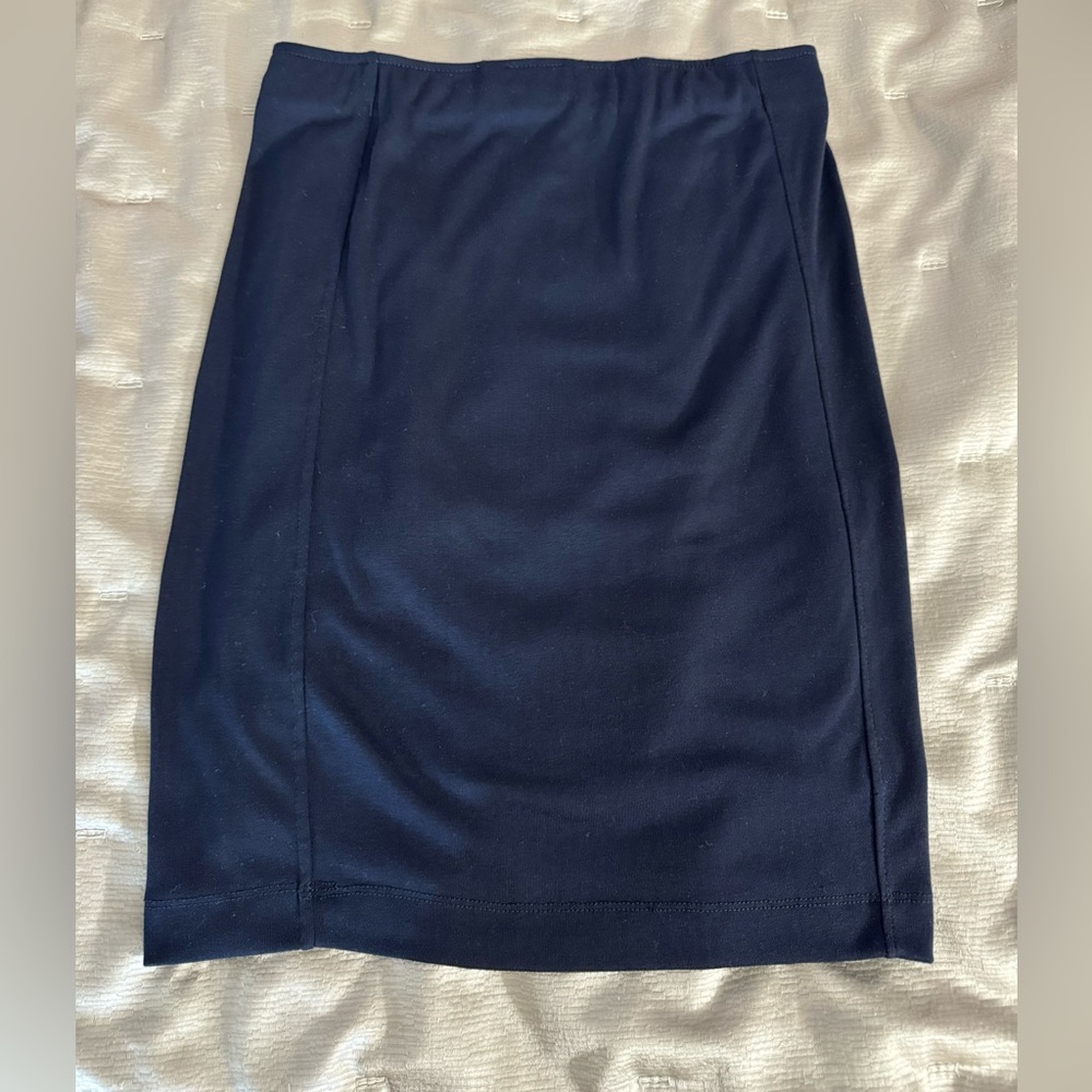NWOT Sociology Navy Blue Pencil Skirt. Size M. Pintuck piping accent. Flattering